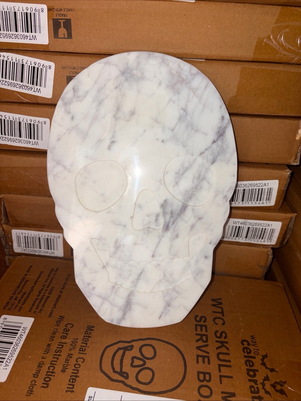 Marble-Effect Skull Wall Plaque - White